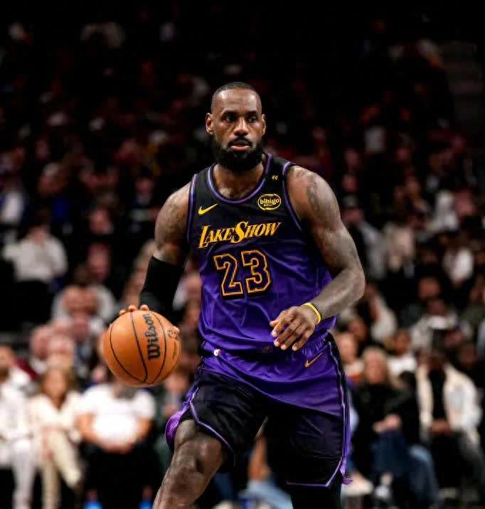 巴特勒迎来七赛季高光表现，老鹰球迷沸腾！